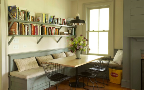 Masa din sufragerie poate fi folosită pentru a lucra de acasă
