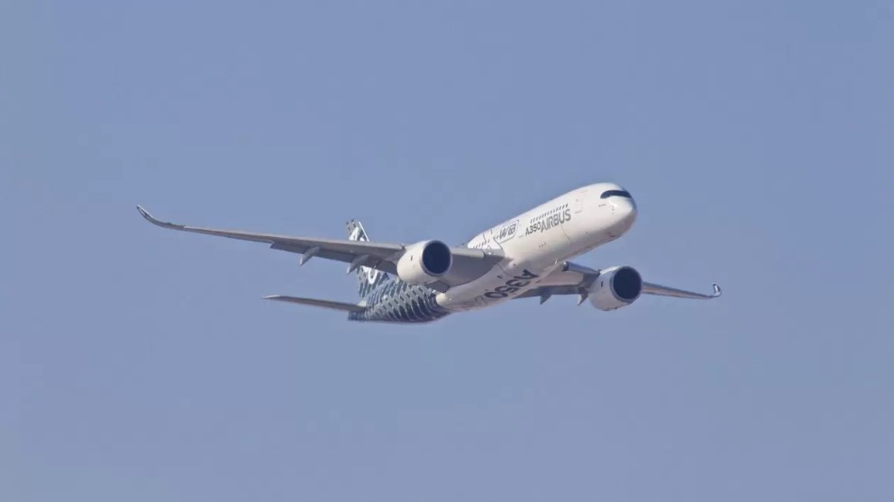 Un avion aterizează de urgență pe aeroportul Otopeni după ce un pasager a murit la bord