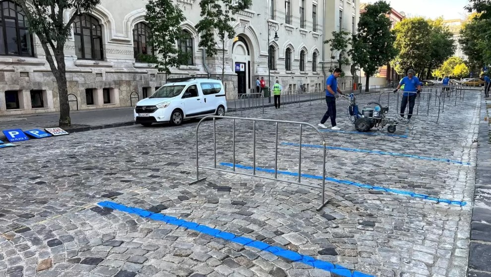 „Spațiul de parcare albastru” din București. Mesaj util de la viceprimarul Capitalei către șoferi