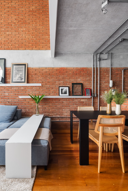 Un apartament închiriat primește o remodelare completă prin mobilier personalizat