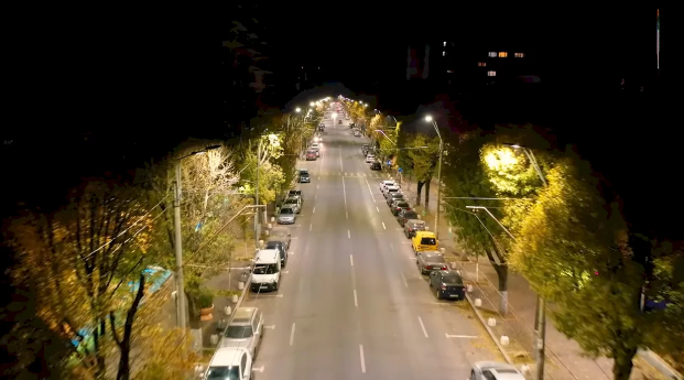 Toate străzile din Sectorul 4 vor fi iluminate cu LED-uri. „Vechea rețea va fi complet înlocuită”