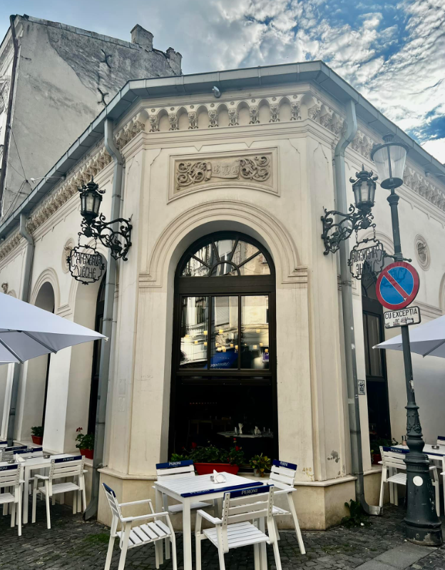 Cea mai veche cafenea din București se redeschide. În trecut, Eminescu și Caragiale au luat cafea aici