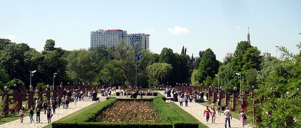 Parcul Regele Mihai I este un parc de întindere mare, unde poți face o plimbare seara împreună cu familia, iubitul sau chiar singur