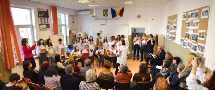 Orchestra din cadrul Școlii Gimnaziale ” Profesor Ion Vișoiu ” organizează frecvente mini concerte în incinta școlii care sunt menite să îi încurajeze pe cei mici dar și să îi bucure pe părinții acestora care pot asista mereu
